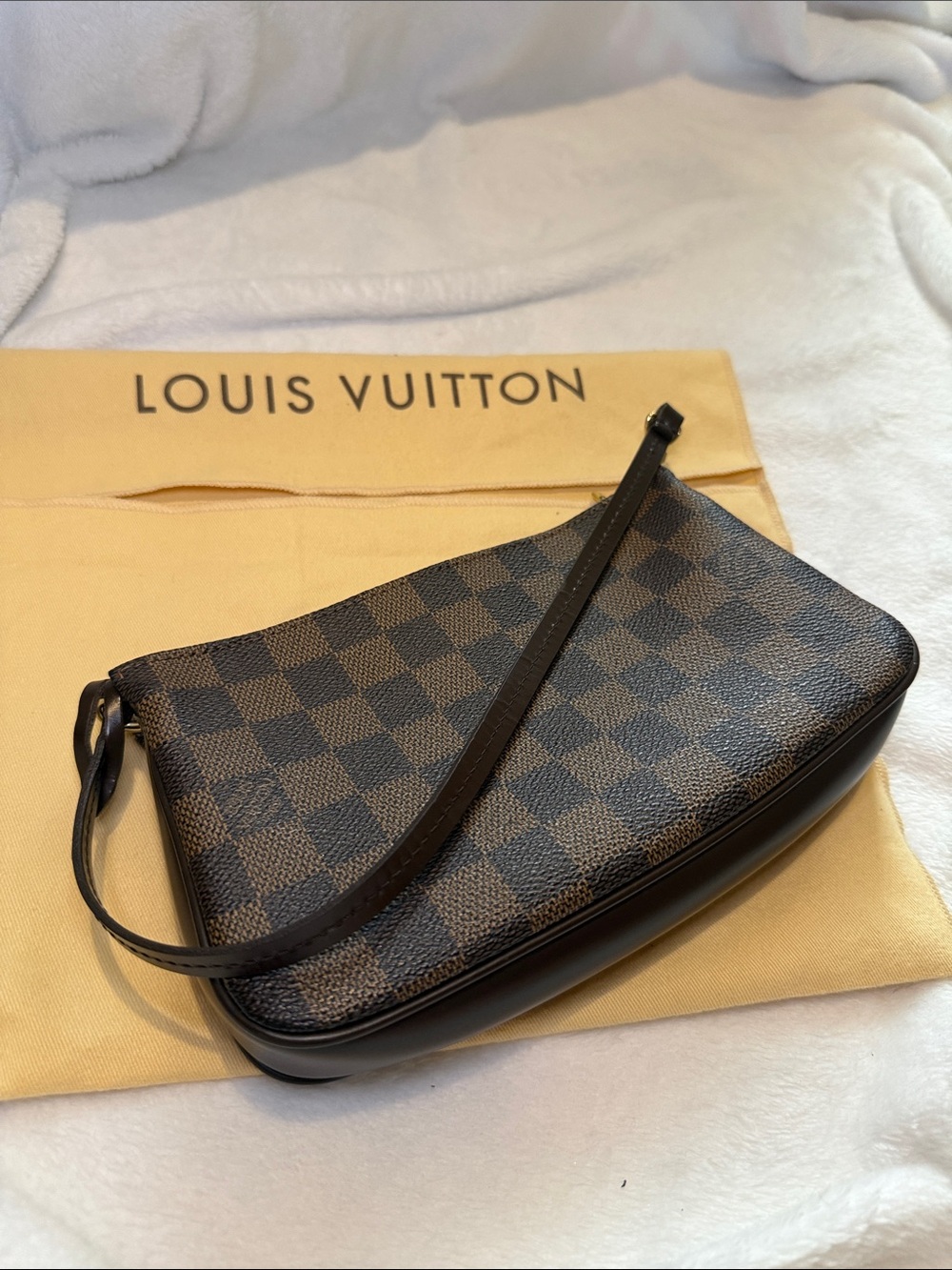 👜   LV  Damier Ebene Navona Pochette Accessories 👜
